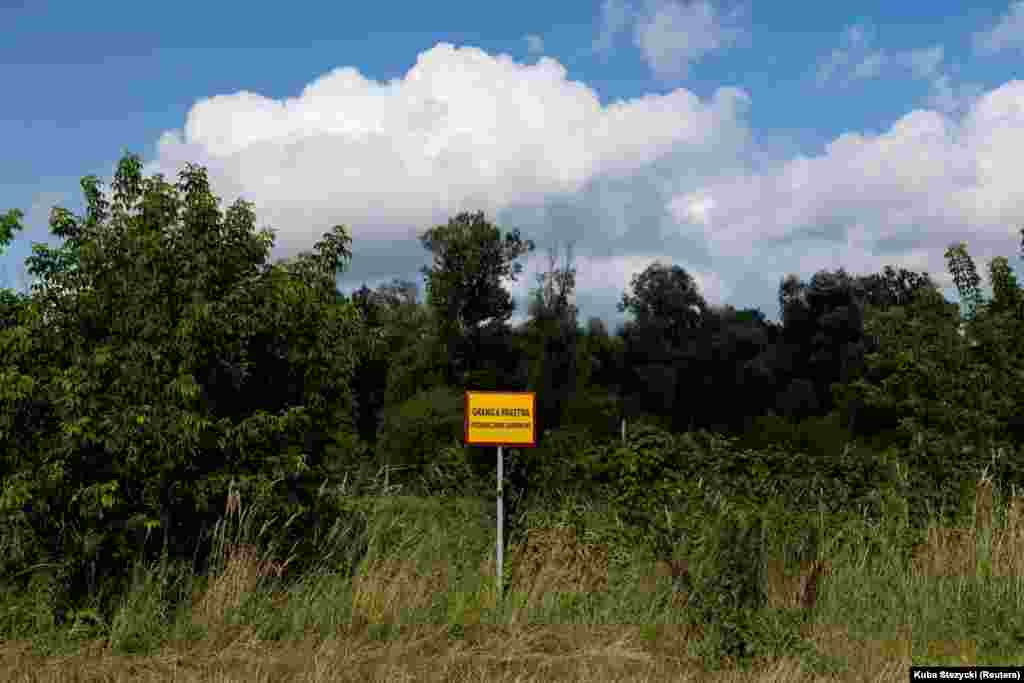A sign in Polish warns that the Belarusian border is close by, near the Bug River on July 20.&nbsp; On the Polish side of the border around the village of Kolpin-Ogrodniki, Reuters journalists reported hearing gunfire coming from Belarusian territory on July 20.&nbsp;