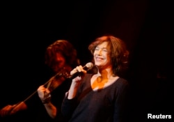 Jane Birkin performs during a concert in Madrid in February 2008.