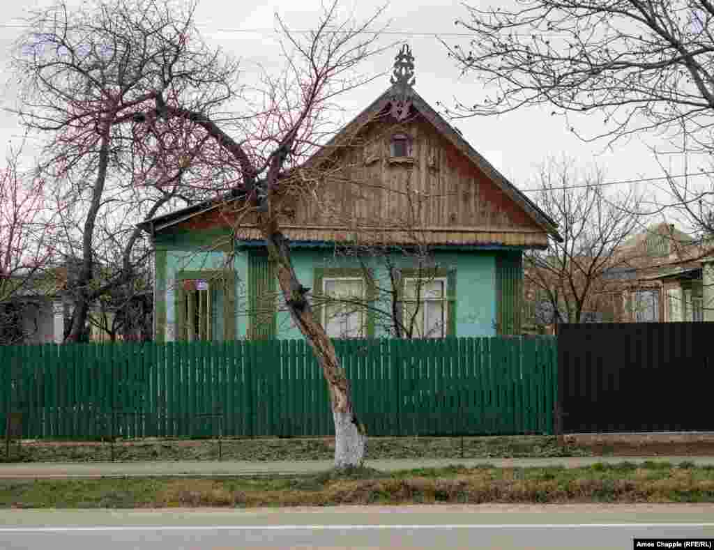The decorations are known as &quot;spears.&quot; Along some village streets in the south of Moldova, nearly every house is crowned with one. &nbsp;