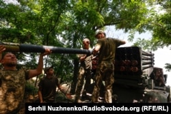 Ukrainian soldiers prepare to fire at Russian positions as part of the counteroffensive in the Zaporizhzhya region in early July.