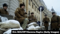 Soldiers in the street in Brasov on December 29, 1989