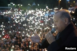 Turkish President Tayyip Erdogan addresses his supporters following early exit poll results for the second round of the presidential election in Istanbul on May 28.