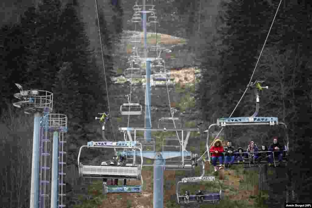 Tourists making use of the ski lifts in Bjelasnica on January 5. Weather forecasts into the middle of January for the Bosnian mountains predict temperatures will remain around 0 degrees Celsius, with only a light dusting of snow.