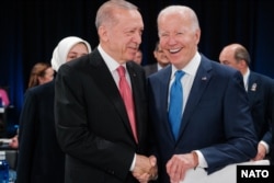 Erdogan and U.S. President Joe Biden shake hands at the NATO summit in Madrid in June 2022.