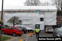 Following the nerve-agent attack on former Russian spy Sergei Skripal in England in March 2019, his house in Salisbury was covered and secured by police.