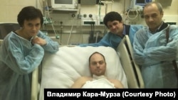 Vladimir Kara-Murza in the hospital after the 2015 poisoning.