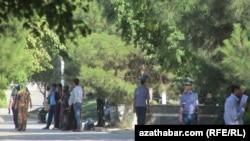 Police patrol the Turkmen city of Mary. (file photo)